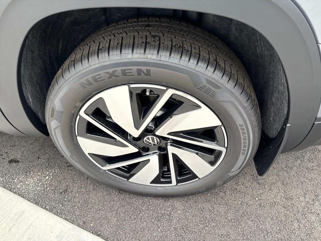 new 2026 Volkswagen Atlas car, priced at $48,476