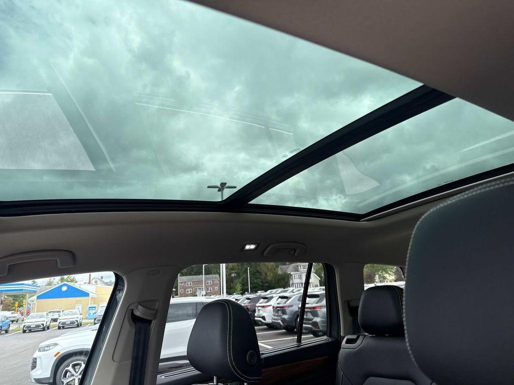 new 2026 Volkswagen Atlas car, priced at $48,476