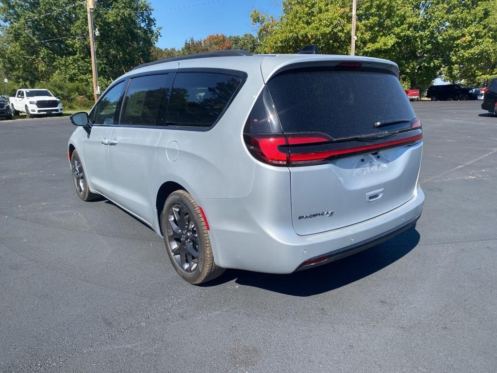 new 2026 Chrysler Pacifica car, priced at $42,270