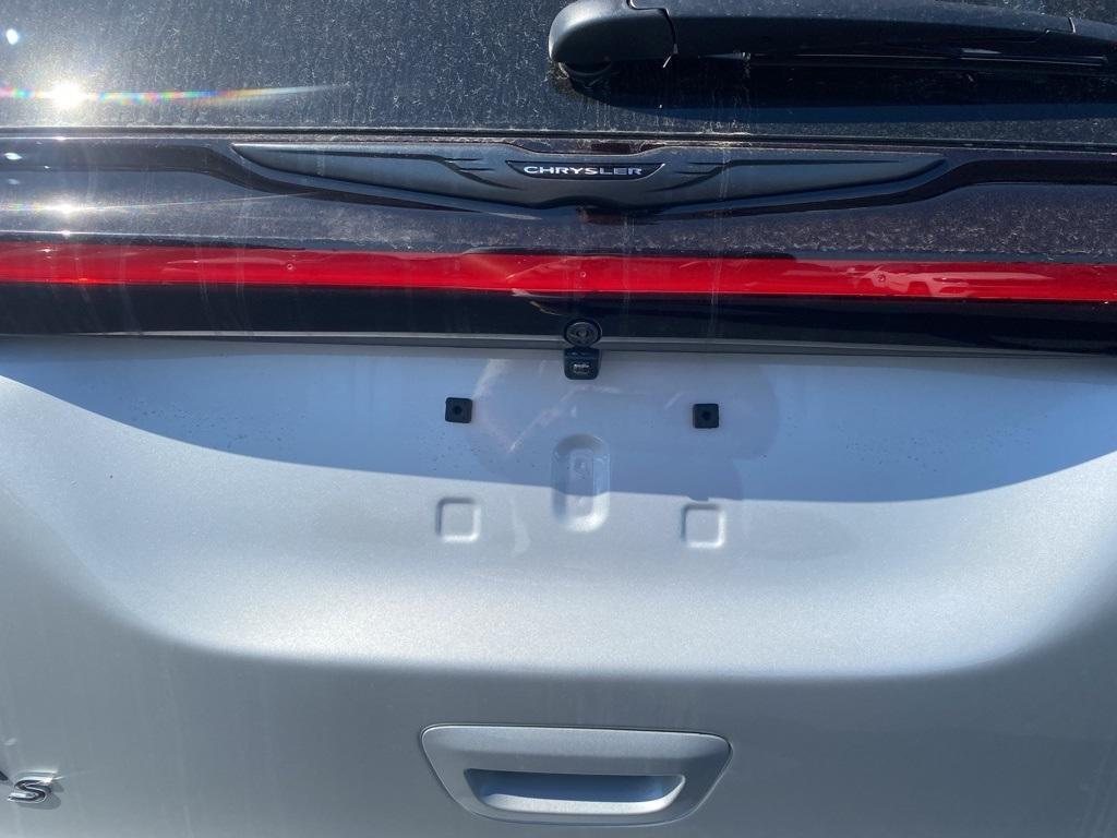 new 2026 Chrysler Pacifica car, priced at $42,270