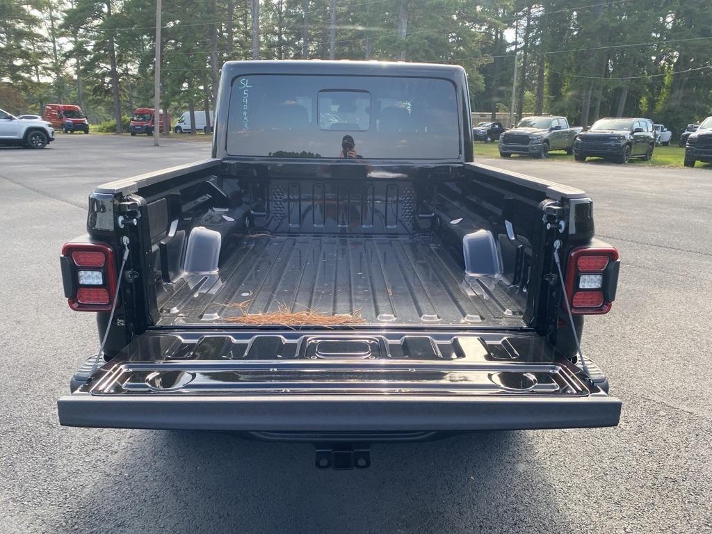 new 2025 Jeep Gladiator car, priced at $50,035