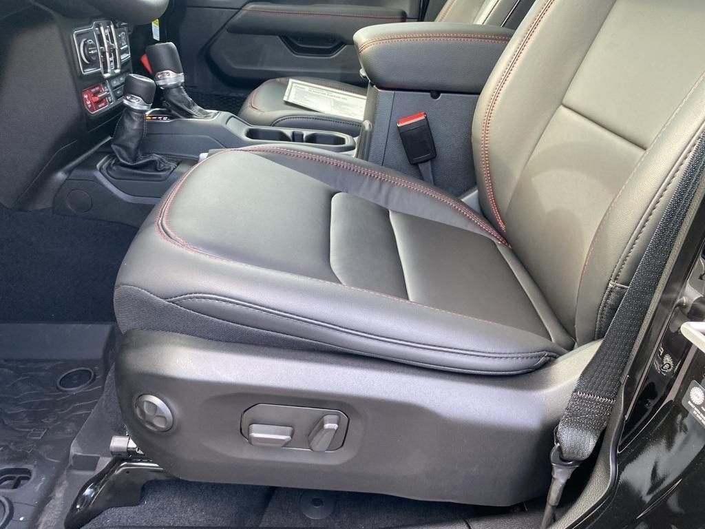 new 2025 Jeep Gladiator car, priced at $50,035