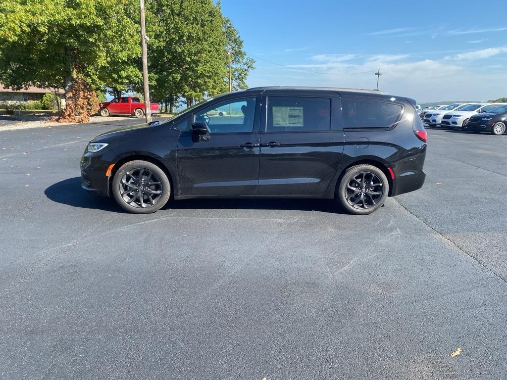 new 2026 Chrysler Pacifica car, priced at $42,094