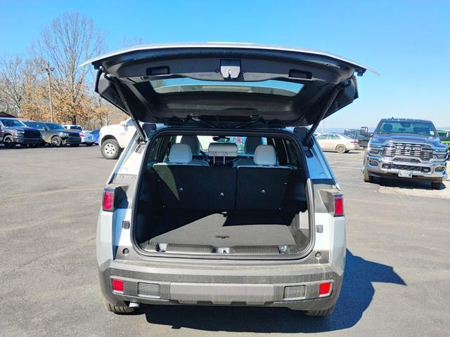 new 2026 Jeep Cherokee car, priced at $41,141