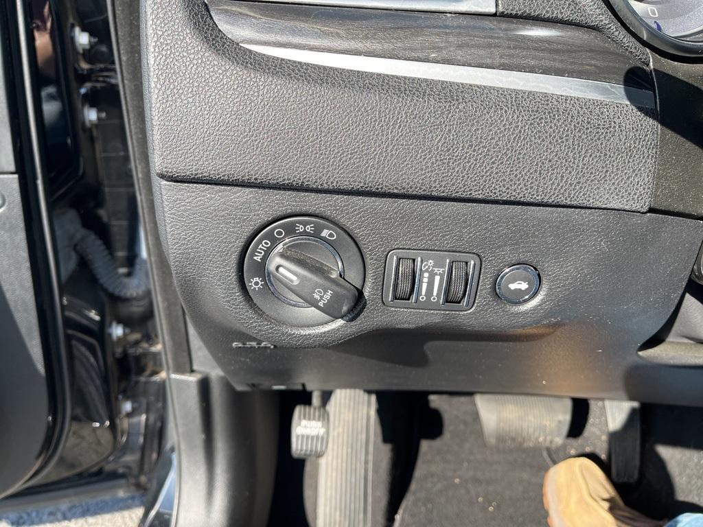 used 2021 Chrysler 300 car, priced at $23,172