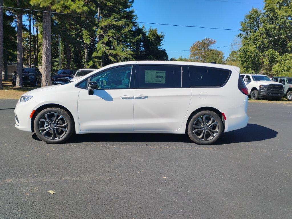 new 2026 Chrysler Pacifica car, priced at $45,378