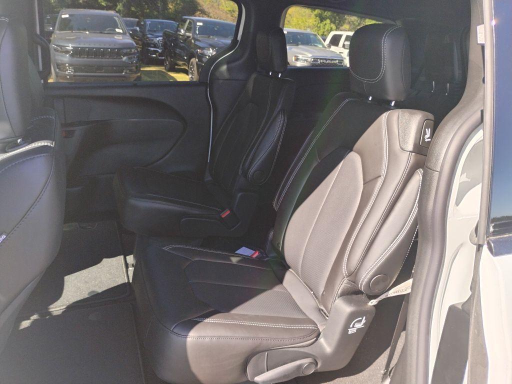 new 2026 Chrysler Pacifica car, priced at $45,378