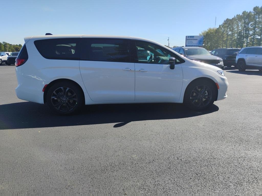new 2026 Chrysler Pacifica car, priced at $44,249
