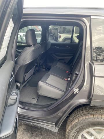 new 2025 Jeep Grand Cherokee car, priced at $33,662