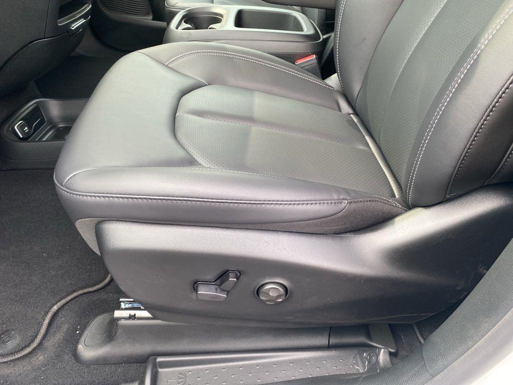 new 2026 Chrysler Pacifica car, priced at $43,223