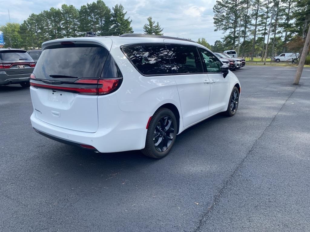 new 2026 Chrysler Pacifica car, priced at $42,094