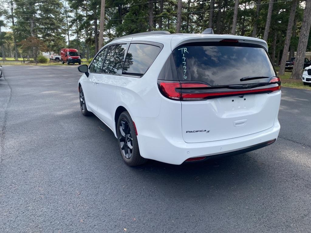 new 2026 Chrysler Pacifica car, priced at $42,094