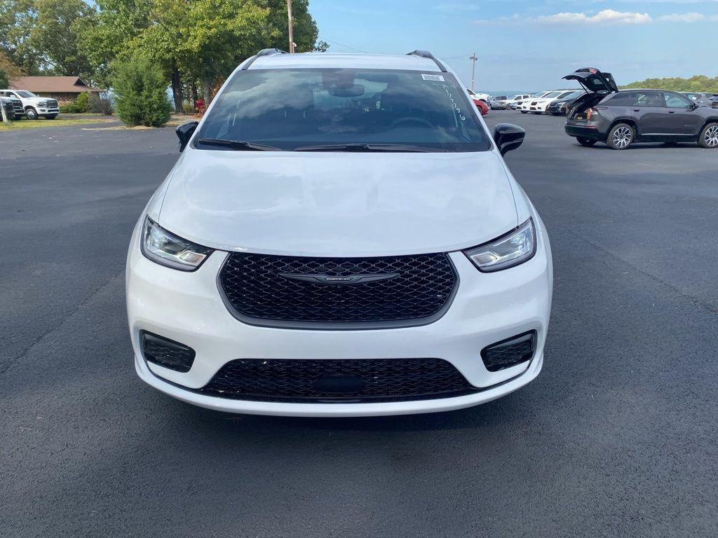 new 2026 Chrysler Pacifica car, priced at $43,223