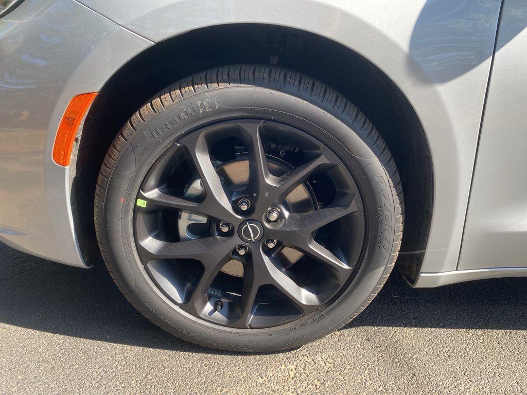 new 2026 Chrysler Pacifica car, priced at $48,910