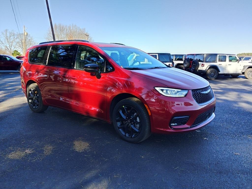 new 2026 Chrysler Pacifica car, priced at $53,182
