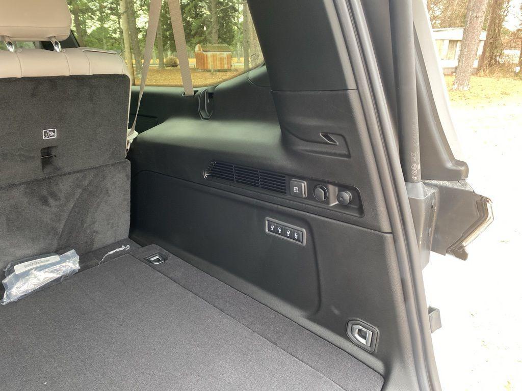 new 2026 Jeep Grand Wagoneer L car, priced at $70,189