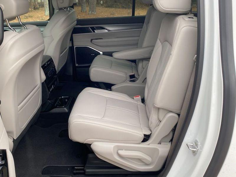 new 2026 Jeep Grand Wagoneer L car, priced at $70,189