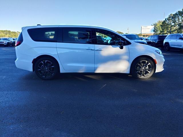 new 2026 Chrysler Pacifica car, priced at $44,249