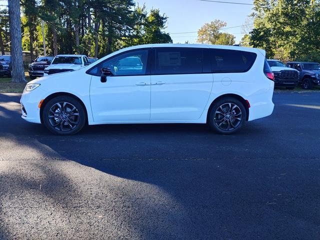 new 2026 Chrysler Pacifica car, priced at $42,543