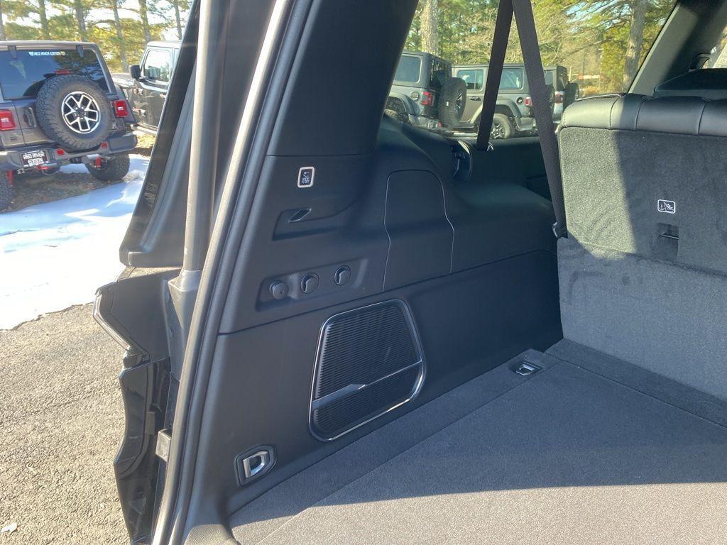 new 2026 Jeep Grand Wagoneer L car, priced at $70,884
