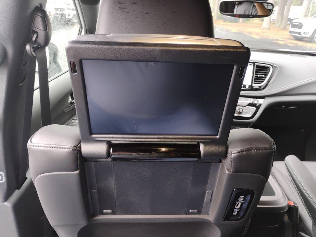 new 2026 Chrysler Pacifica car, priced at $44,689