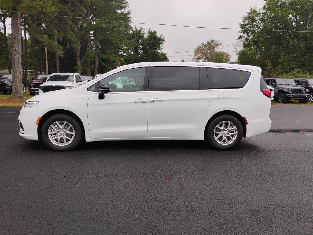 new 2026 Chrysler Pacifica car, priced at $44,689