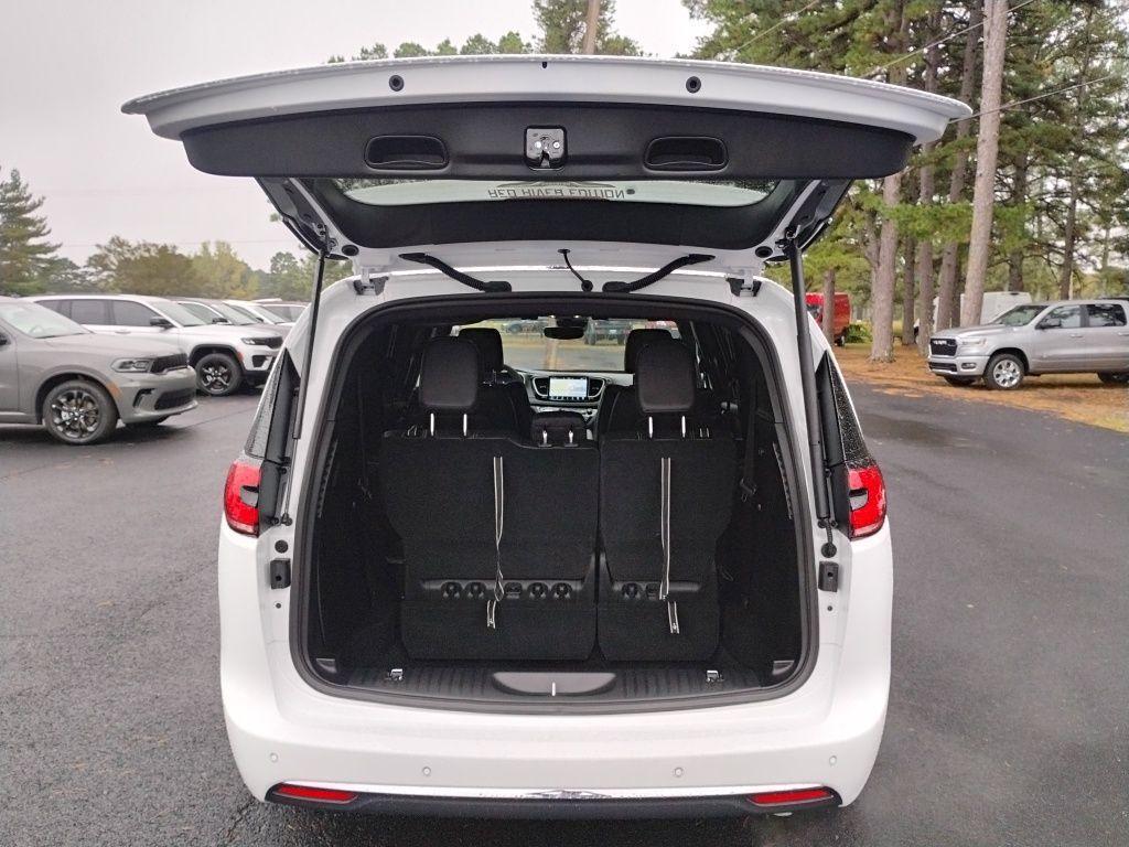 new 2026 Chrysler Pacifica car, priced at $44,689