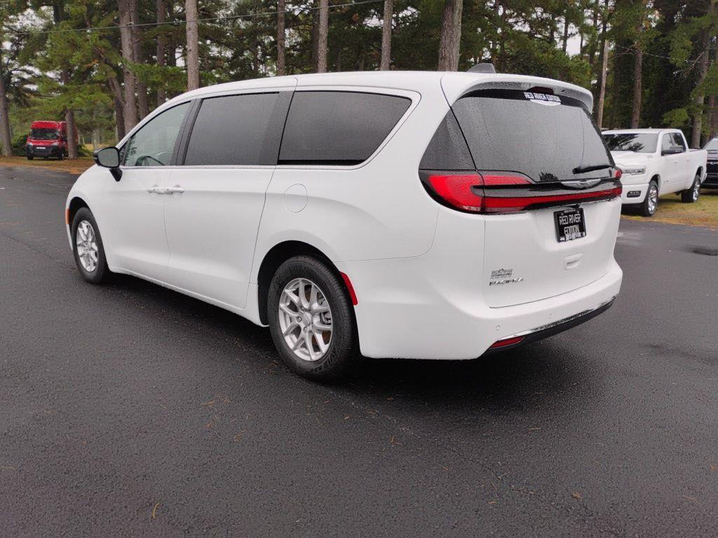 new 2026 Chrysler Pacifica car, priced at $44,689