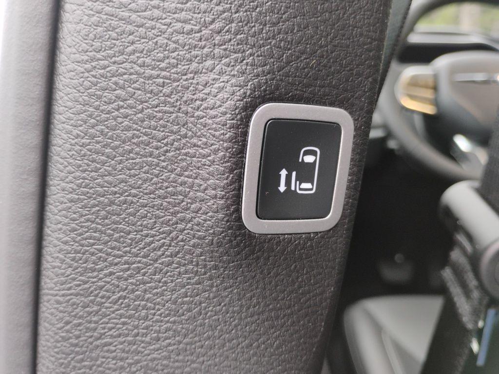 new 2026 Chrysler Pacifica car, priced at $44,689