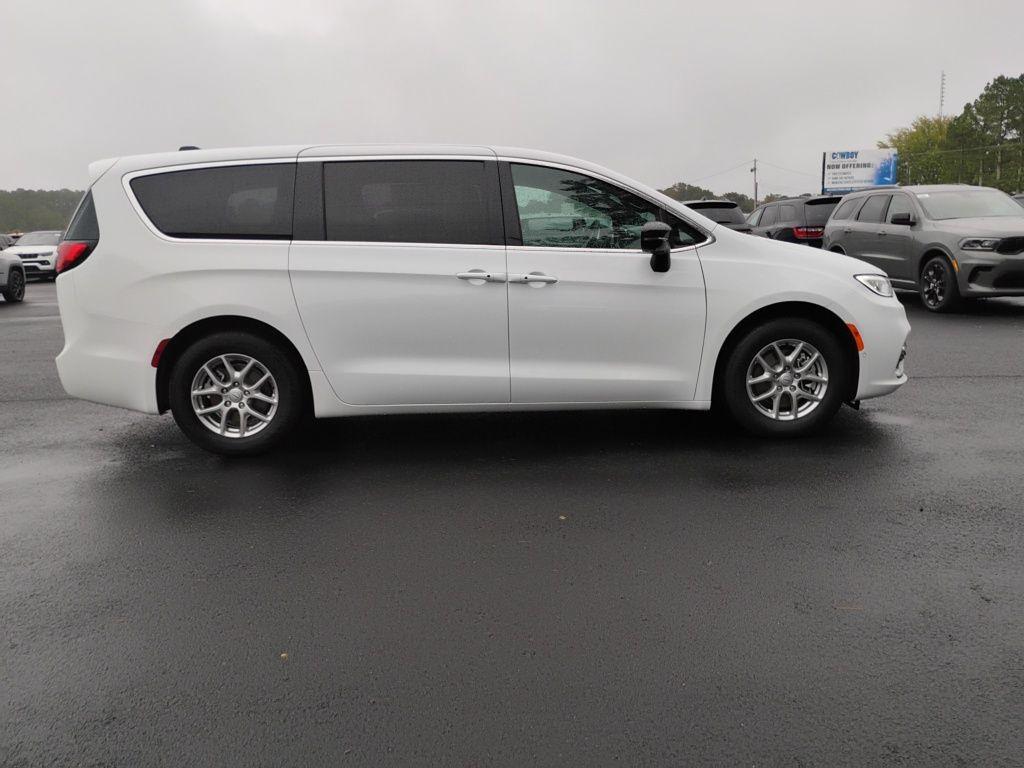 new 2026 Chrysler Pacifica car, priced at $44,689