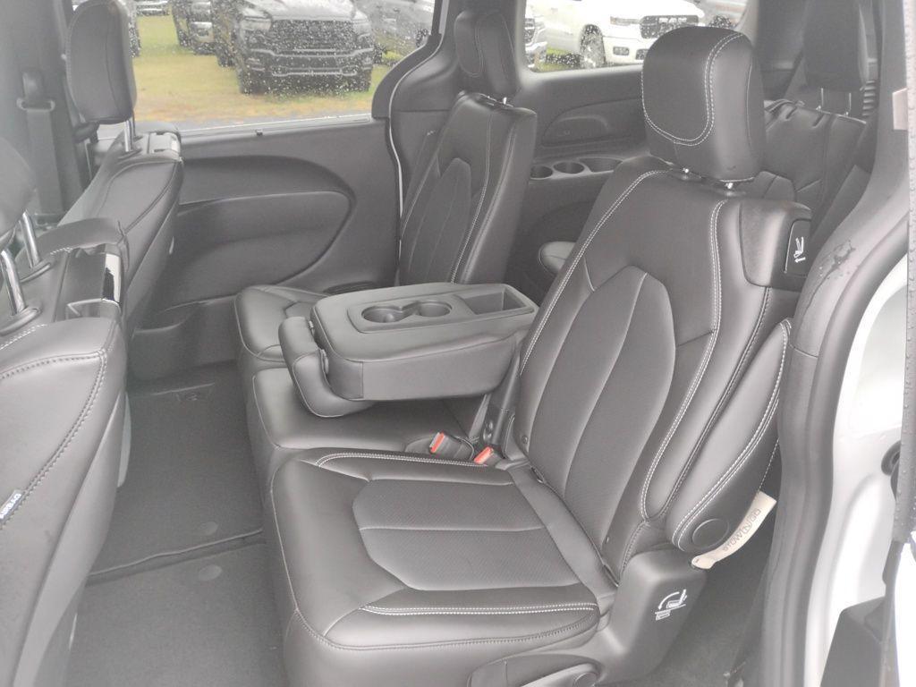 new 2026 Chrysler Pacifica car, priced at $44,689