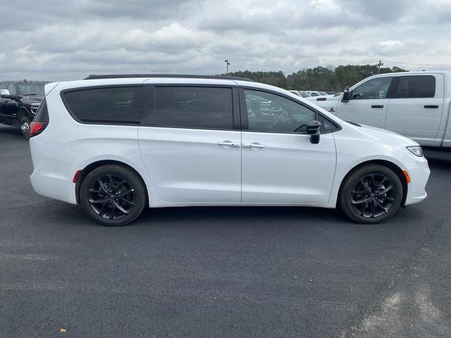 new 2026 Chrysler Pacifica car, priced at $48,464