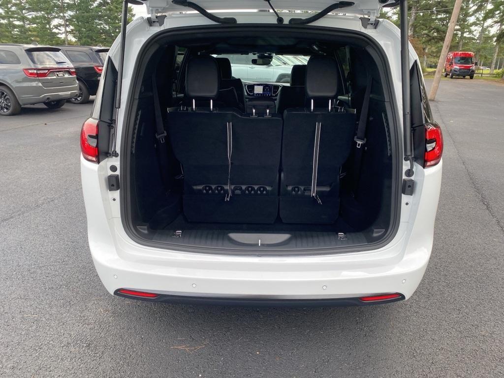 new 2026 Chrysler Pacifica car, priced at $48,886