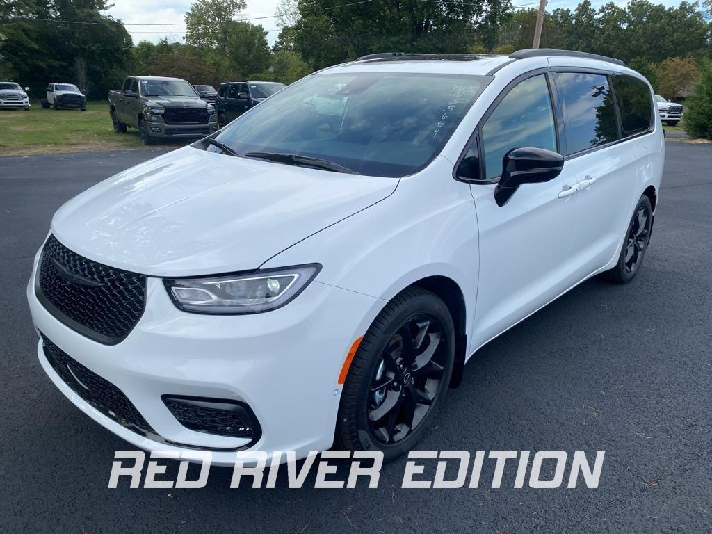 new 2026 Chrysler Pacifica car, priced at $48,886