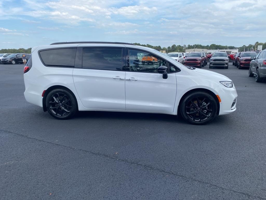 new 2026 Chrysler Pacifica car, priced at $48,886