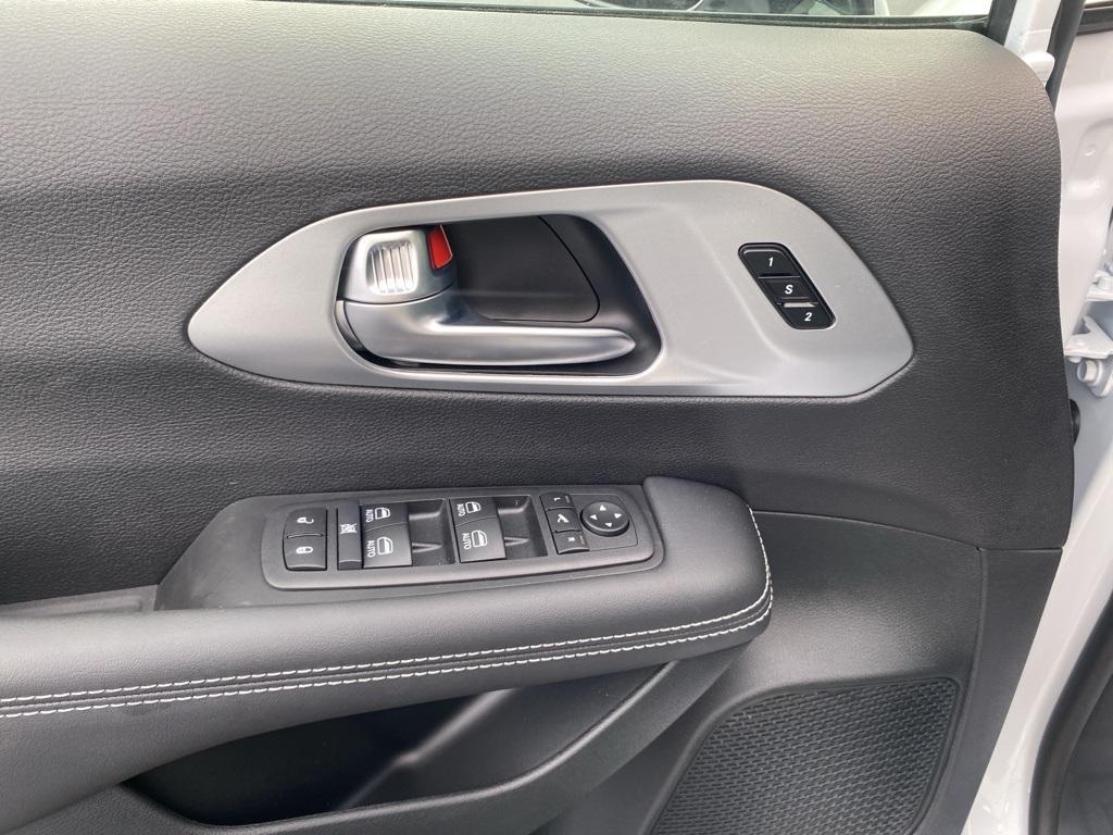 new 2026 Chrysler Pacifica car, priced at $48,886