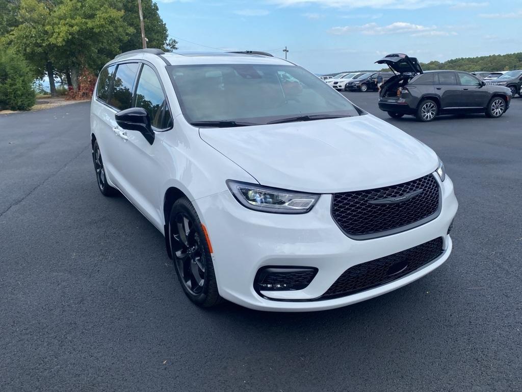 new 2026 Chrysler Pacifica car, priced at $48,886