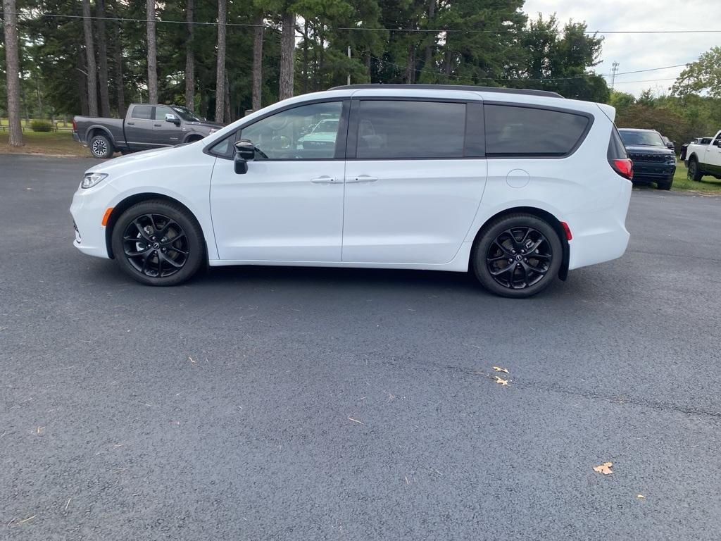 new 2026 Chrysler Pacifica car, priced at $48,886