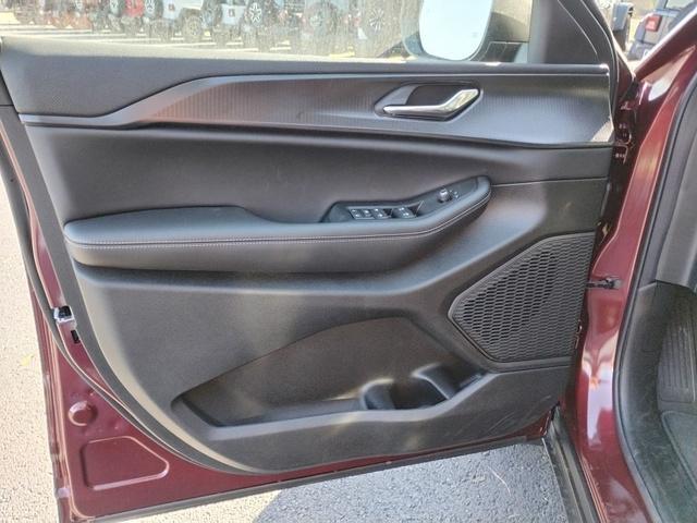 new 2025 Jeep Grand Cherokee car, priced at $34,045