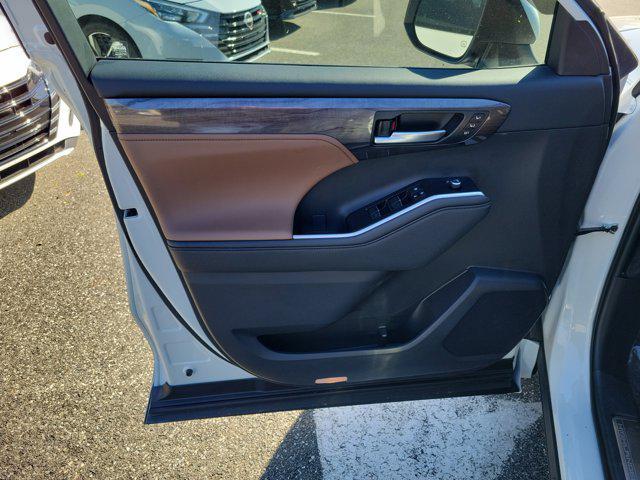 used 2025 Toyota Highlander Hybrid car, priced at $49,900