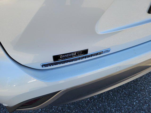 used 2025 Toyota Highlander Hybrid car, priced at $49,900