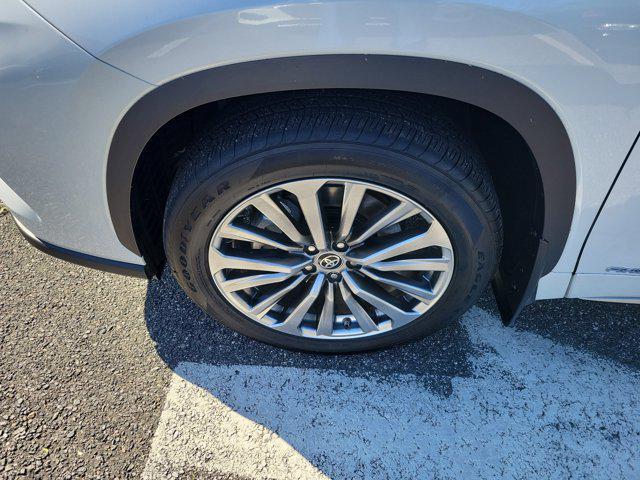 used 2025 Toyota Highlander Hybrid car, priced at $49,900