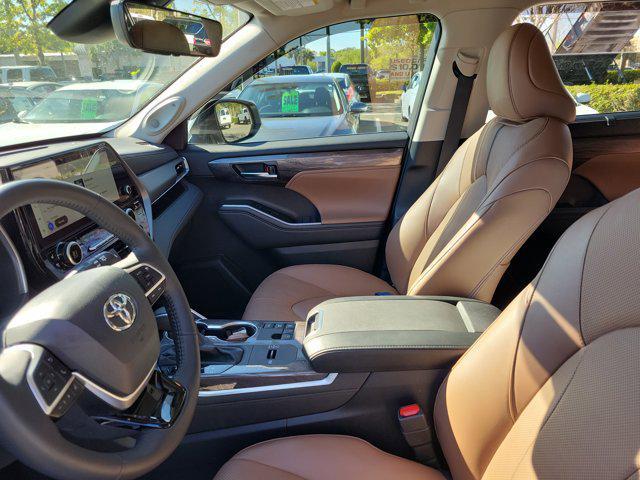 used 2025 Toyota Highlander Hybrid car, priced at $49,900