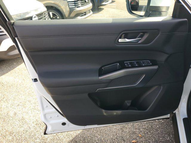 new 2025 Nissan Pathfinder car, priced at $39,540