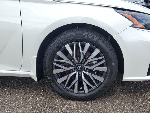 new 2025 Nissan Altima car, priced at $27,305