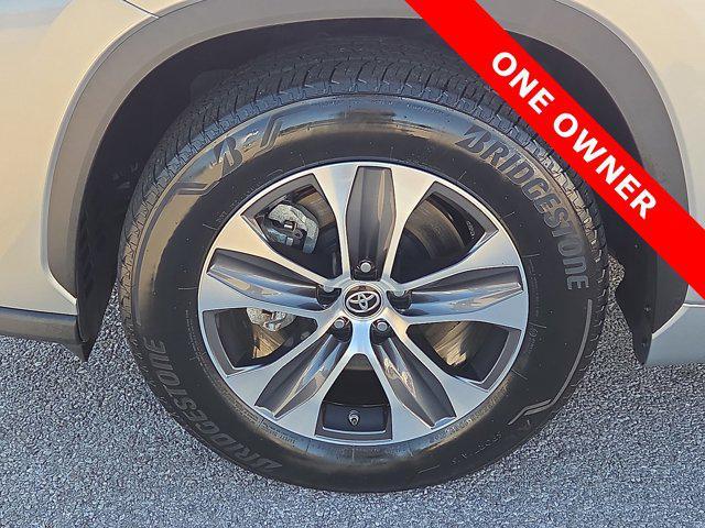 used 2024 Toyota Highlander Hybrid car, priced at $45,124