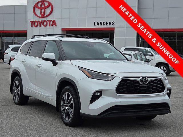 used 2022 Toyota Highlander car, priced at $36,028
