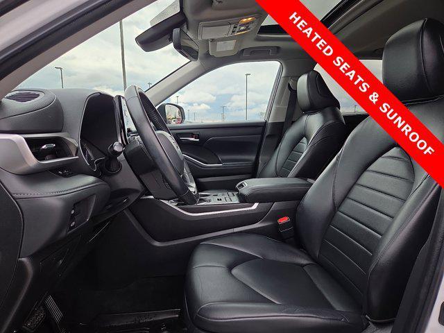 used 2022 Toyota Highlander car, priced at $36,028