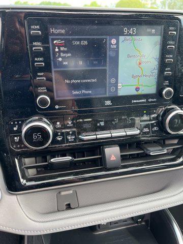 used 2021 Toyota Highlander Hybrid car, priced at $30,296