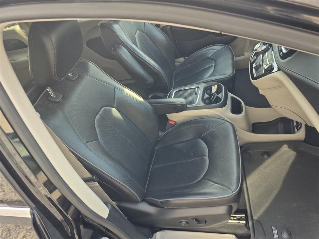 used 2020 Chrysler Pacifica car, priced at $21,801